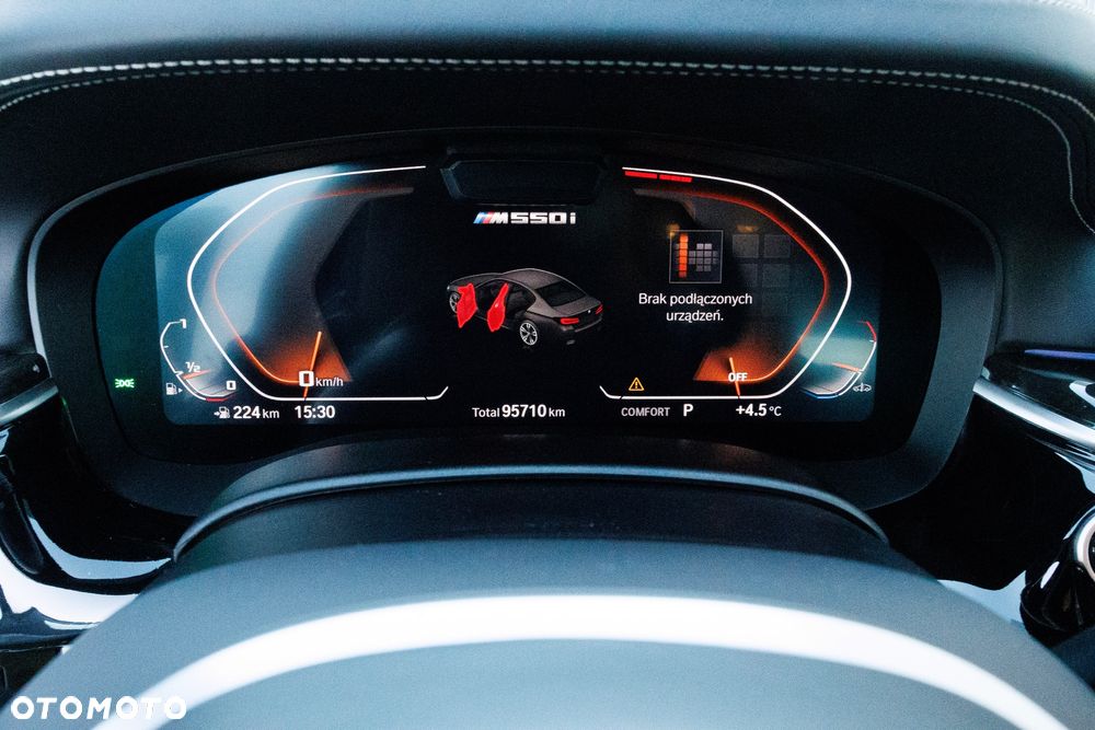 BMW Seria 5 M550i xDrive - 39