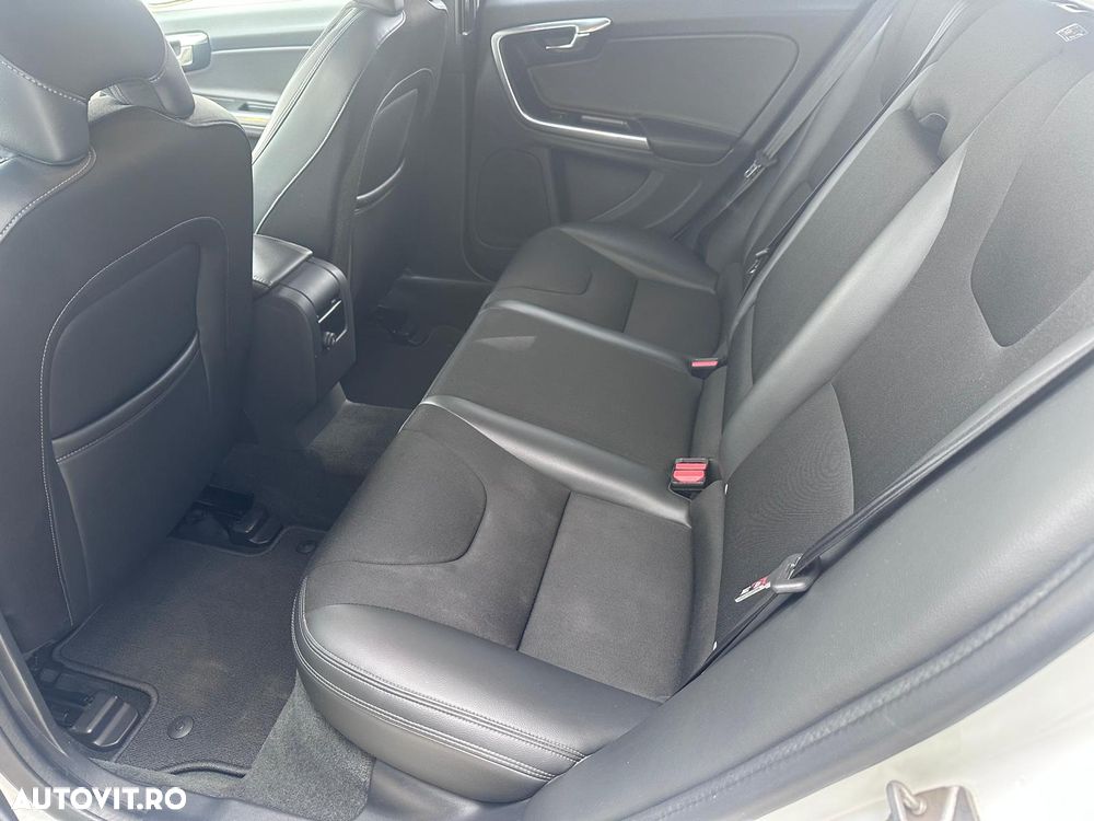 Volvo V60 T8 eAWD Momentum - 10