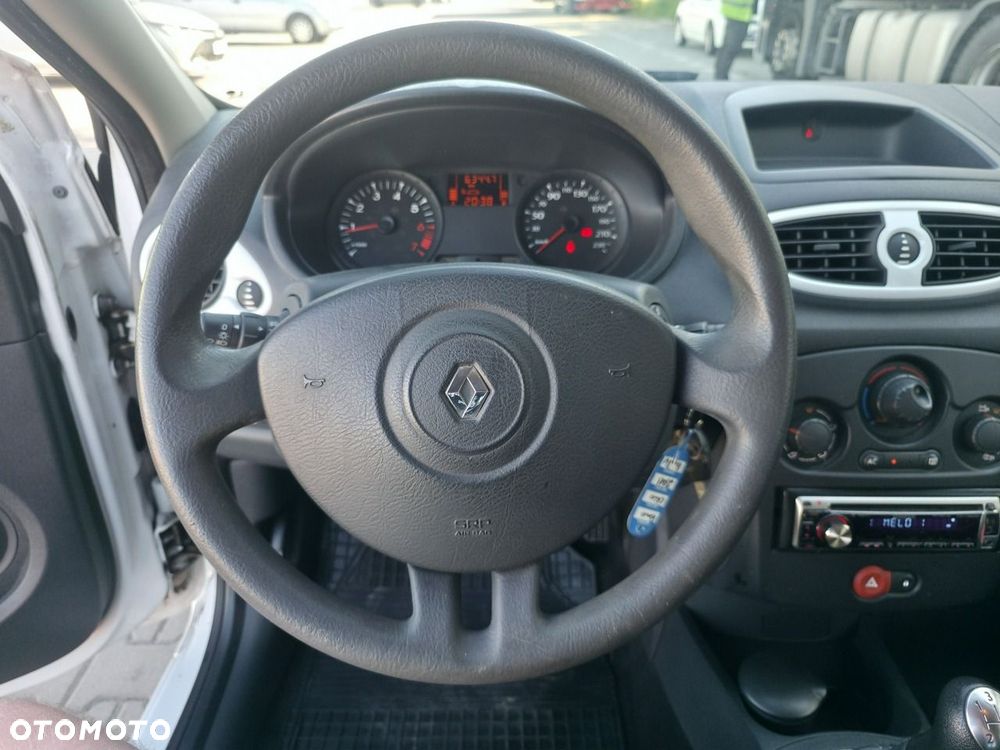 Renault Clio - 12