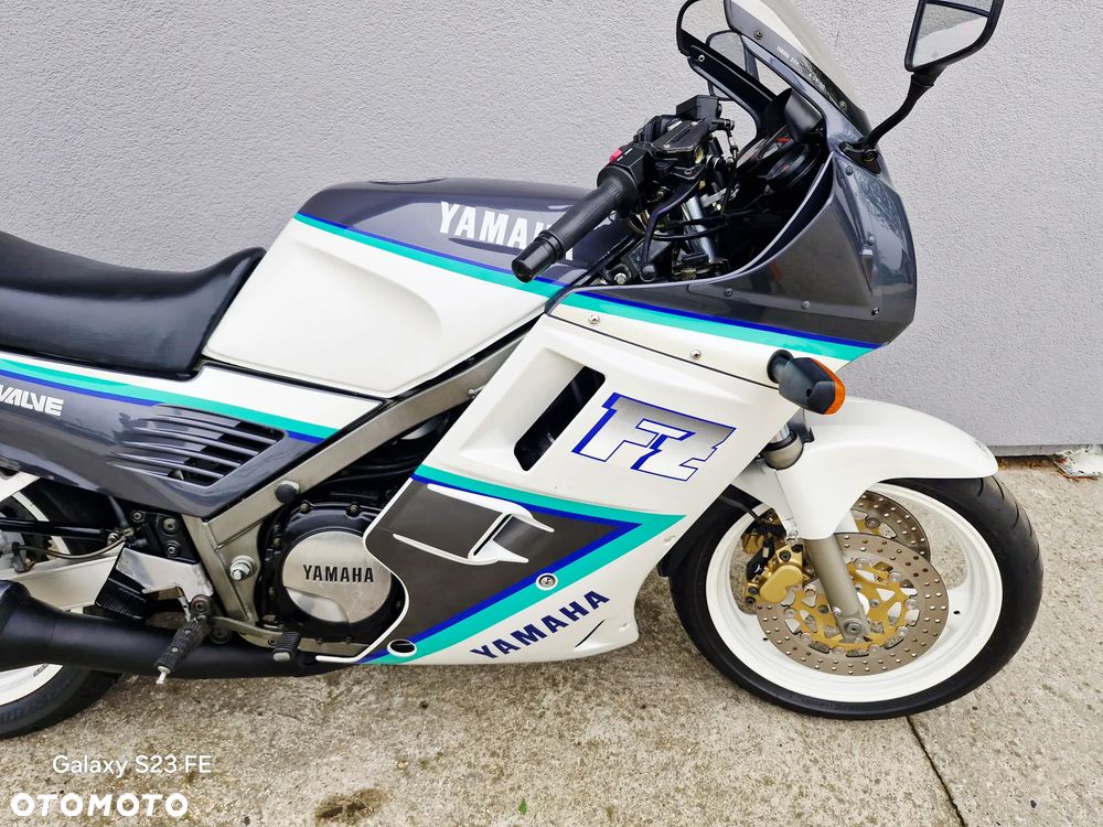 Yamaha FZ - 22