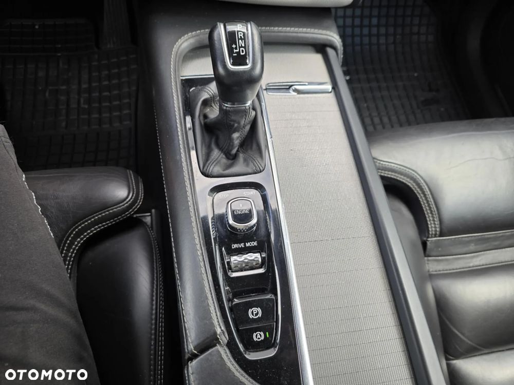 Volvo XC 90 D5 AWD Inscription 7os - 38