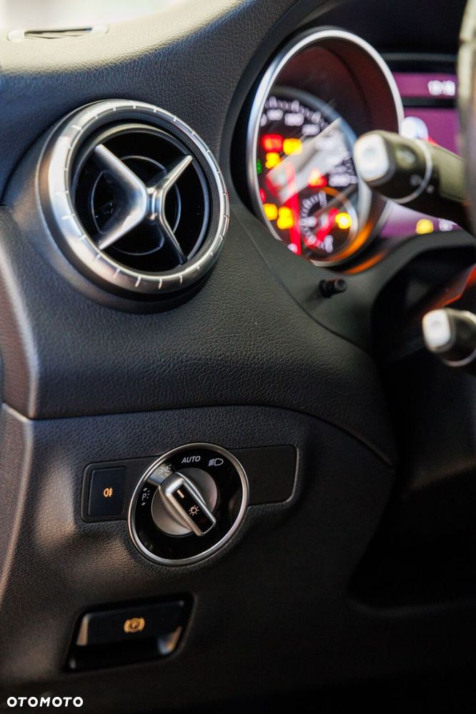 Mercedes-Benz CLA - 36