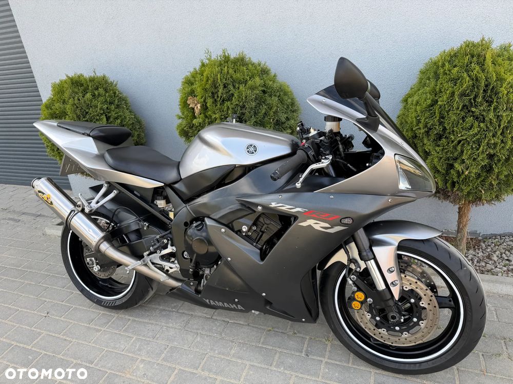 Yamaha R1 - 17