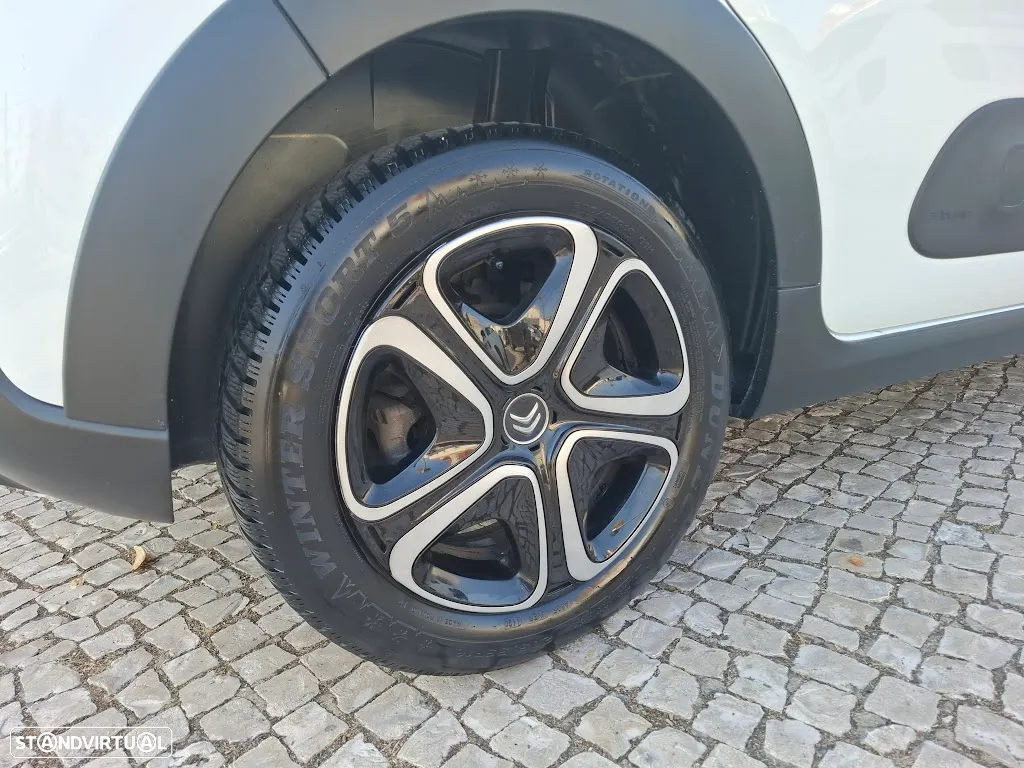 Citroën C3 1.2 PureTech Shine EAT6 - 48