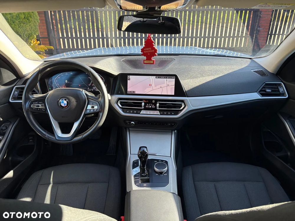 BMW Seria 3 318d Touring Sport Line - 17