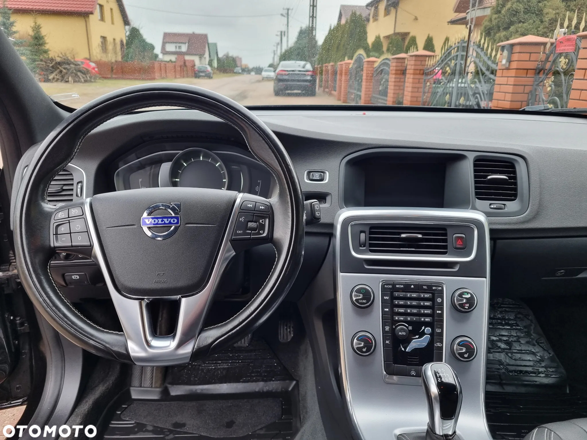 Volvo V60 D2 Drive-E Momentum - 30