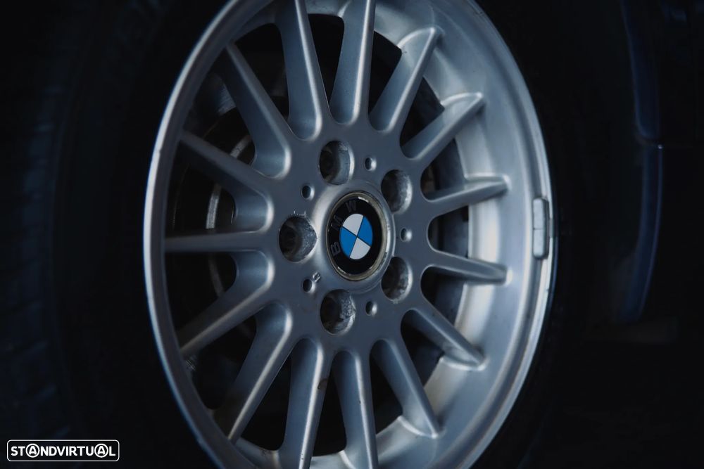 BMW 320 d Touring Dynamic - 17