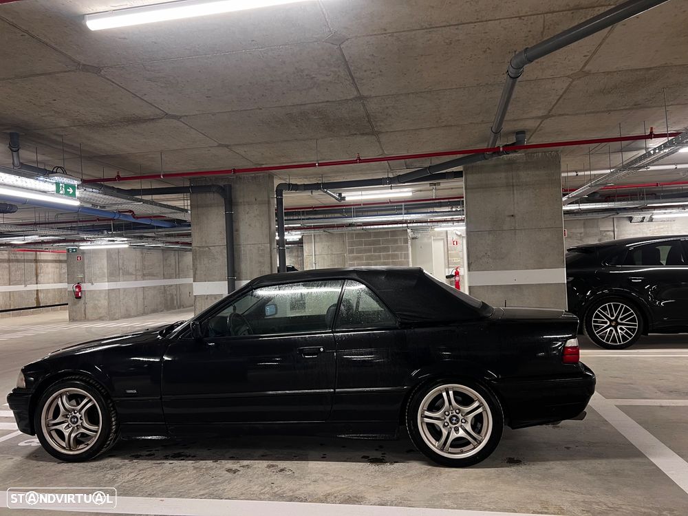 BMW 320 i Touring - 14