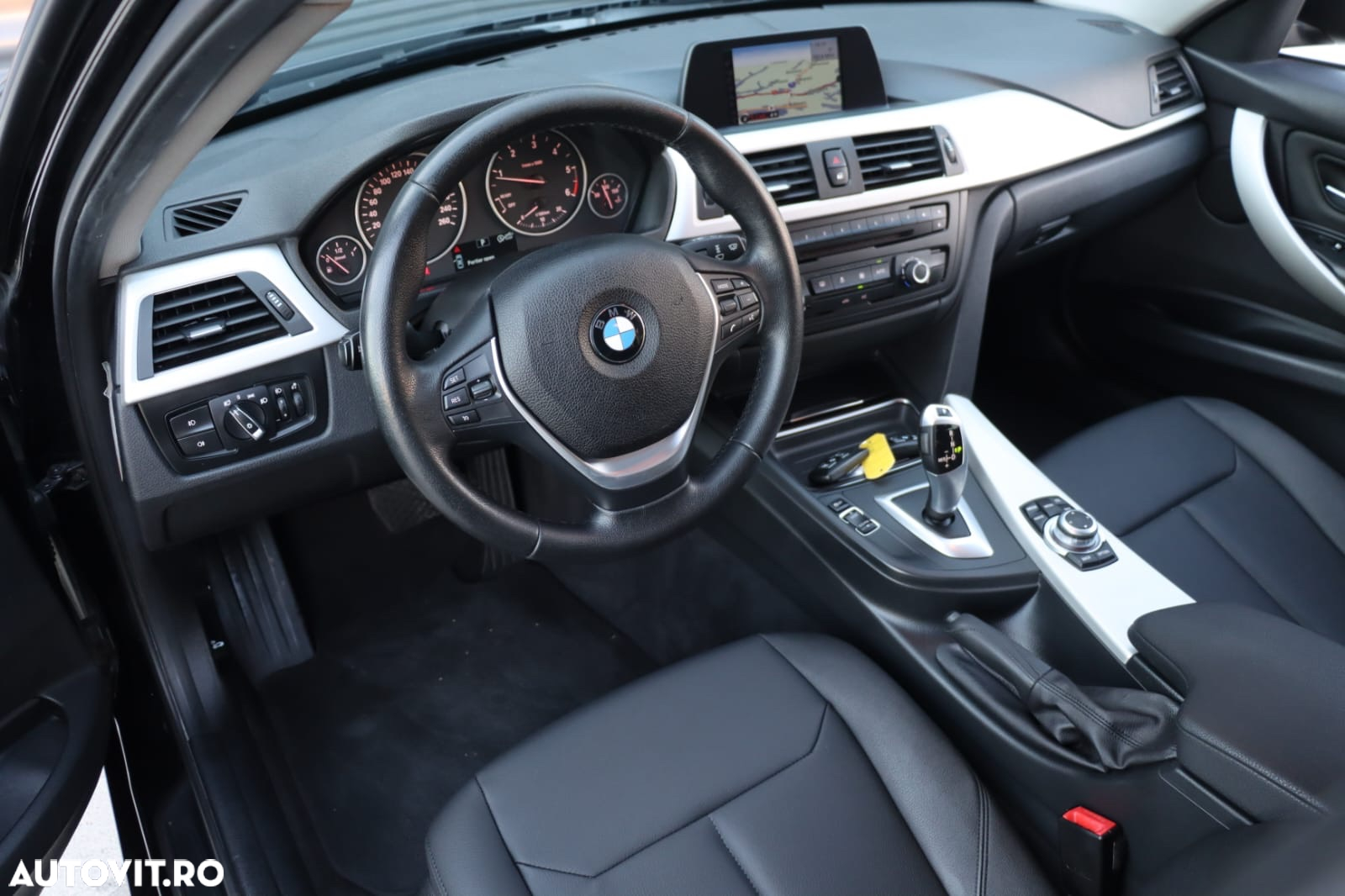 BMW Seria 3 318d DPF Touring Aut. - 9