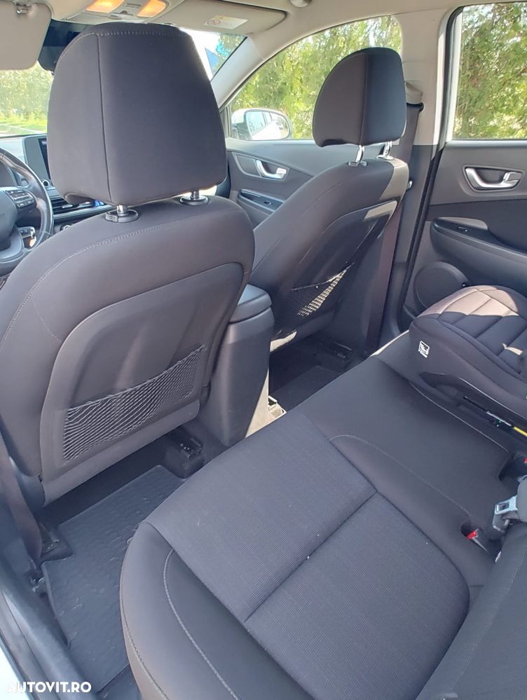 Hyundai KONA - 5