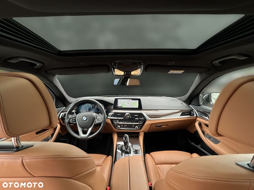 BMW Seria 5 540i xDrive - 11