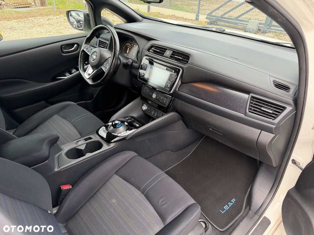 Nissan Leaf 40 kWh Tekna - 24