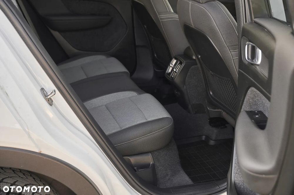 Volvo XC 40 T3 Momentum Pro - 33