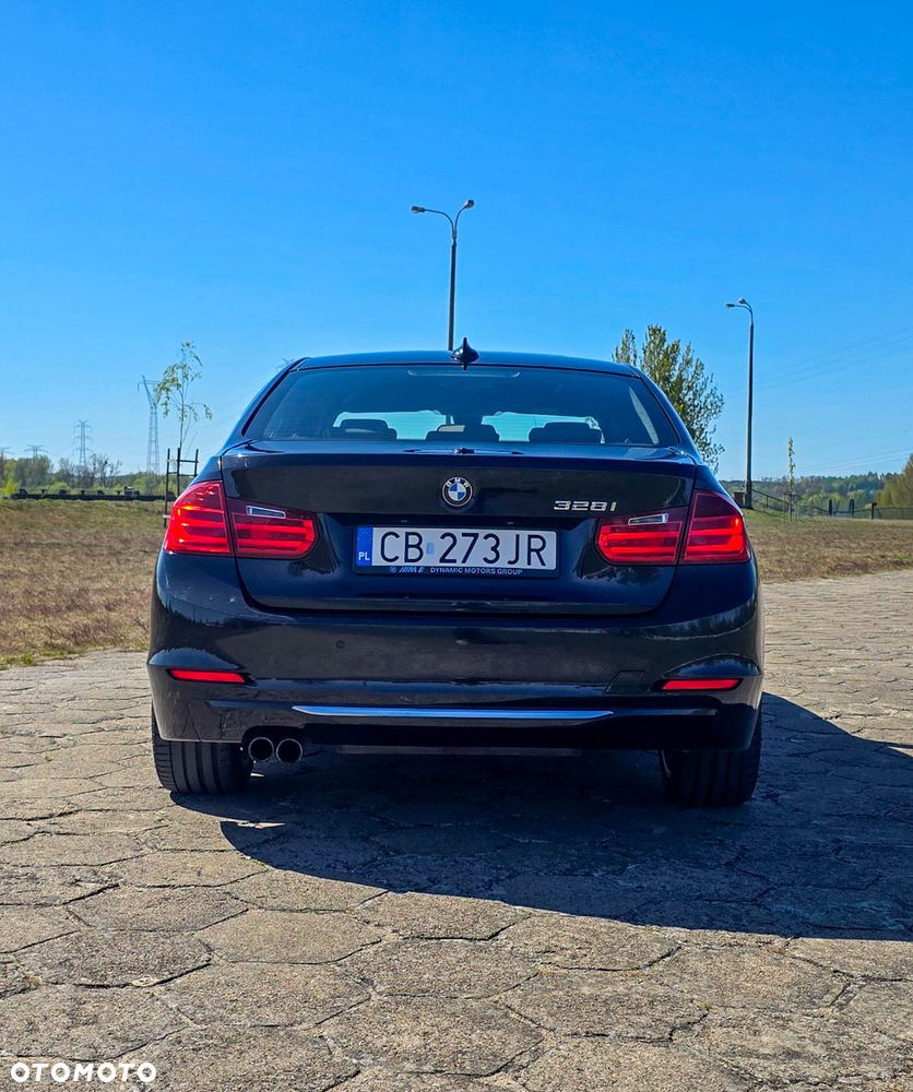 BMW Seria 3 328i Luxury Line - 23