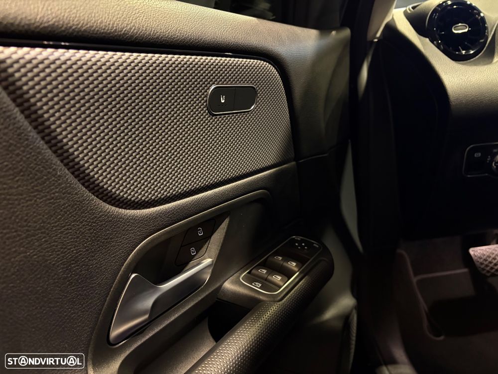Mercedes-Benz GLA 180 7G-DCT - 15