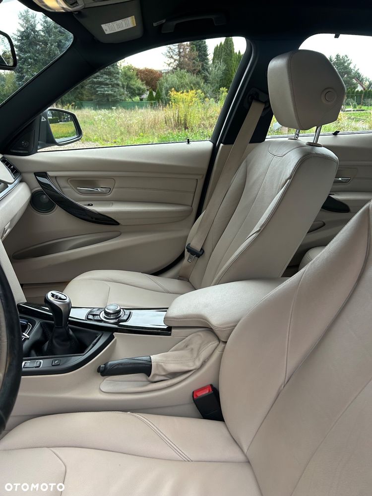 BMW Seria 3 320d - 14