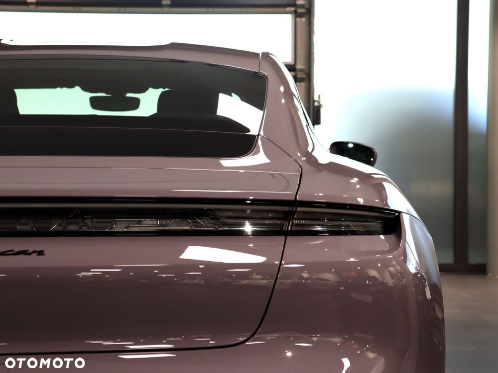 Porsche Taycan - 10