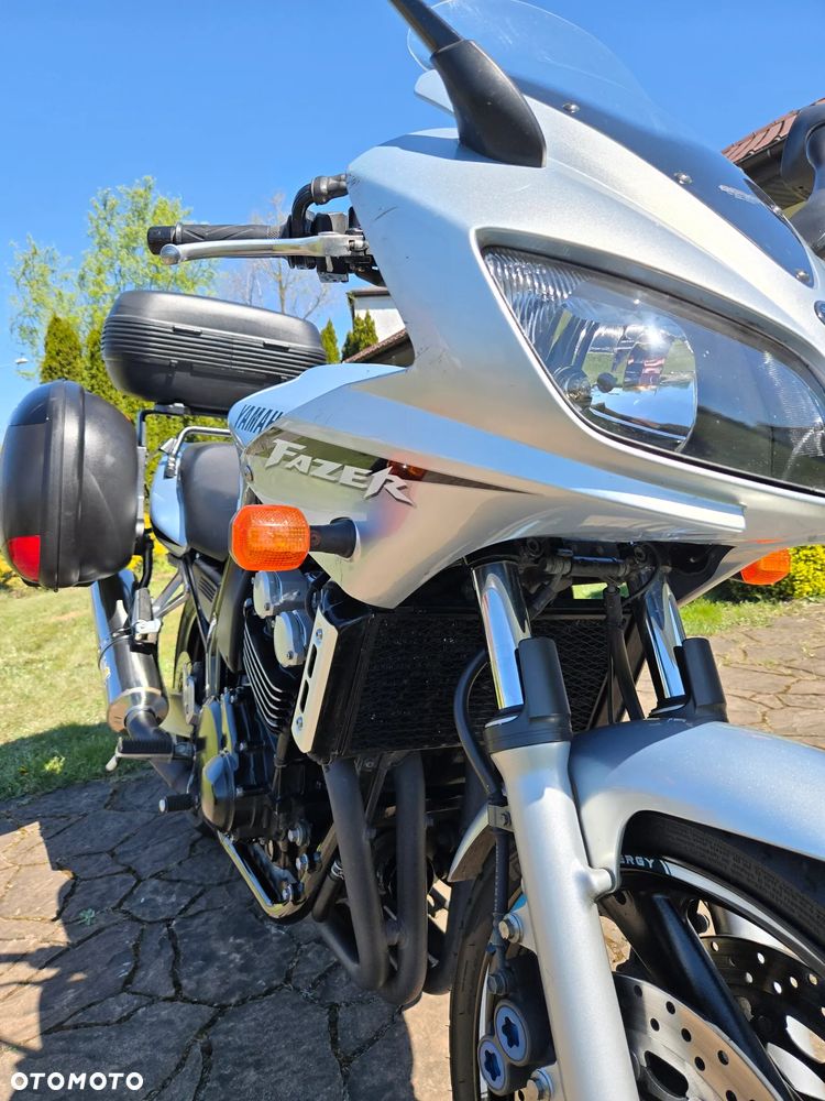 Yamaha FZS - 24