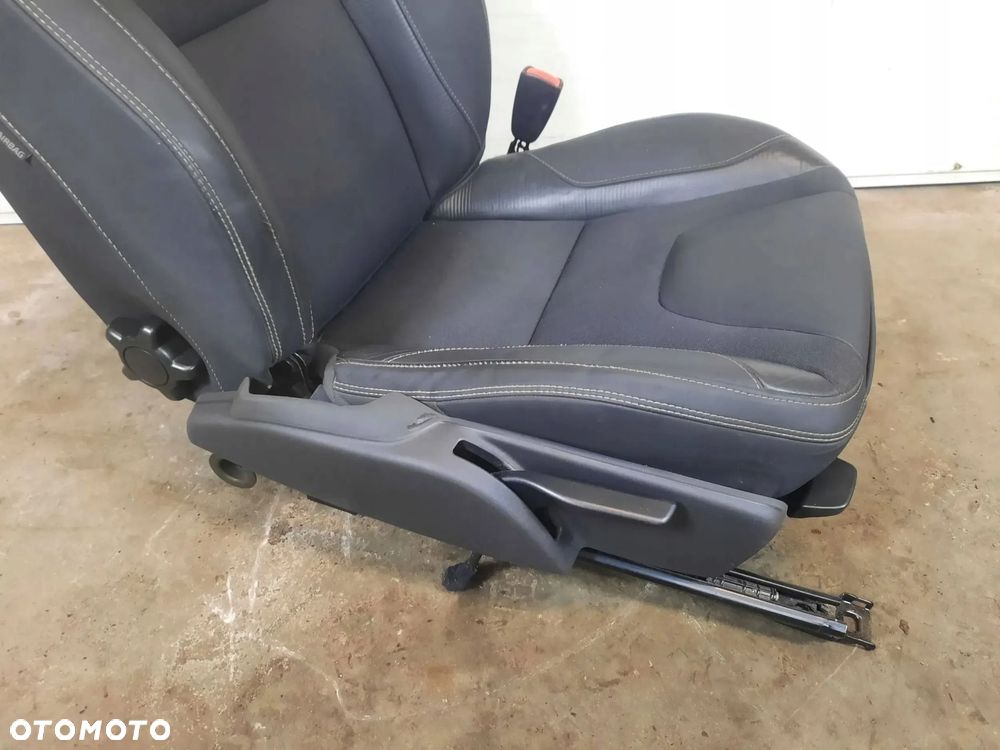 FOTELE KANAPA WNĘTRZE VOLVO V60 R DESIGN - 14