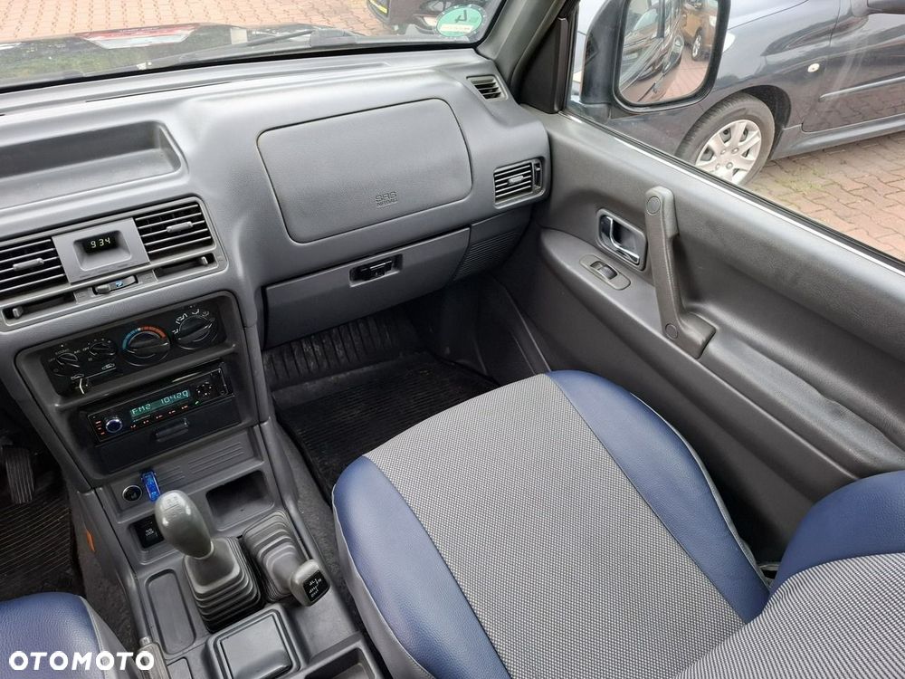 Mitsubishi Pajero - 13