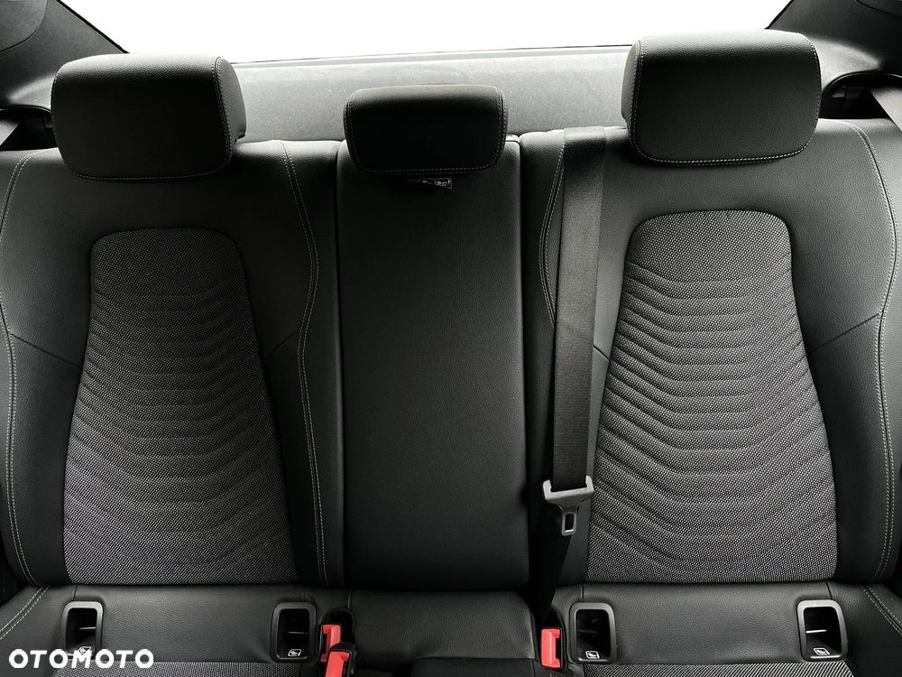 Mercedes-Benz CLA 180 7G-DCT - 34