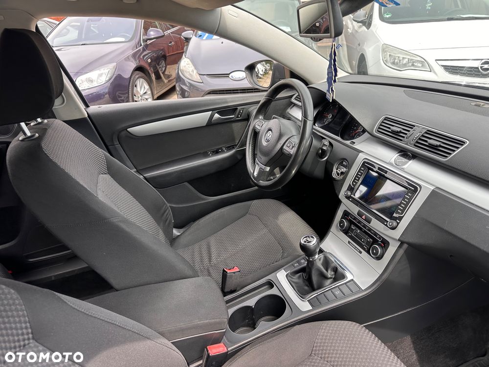 Volkswagen Passat 2.0 TDI Comfortline R-Style - 12