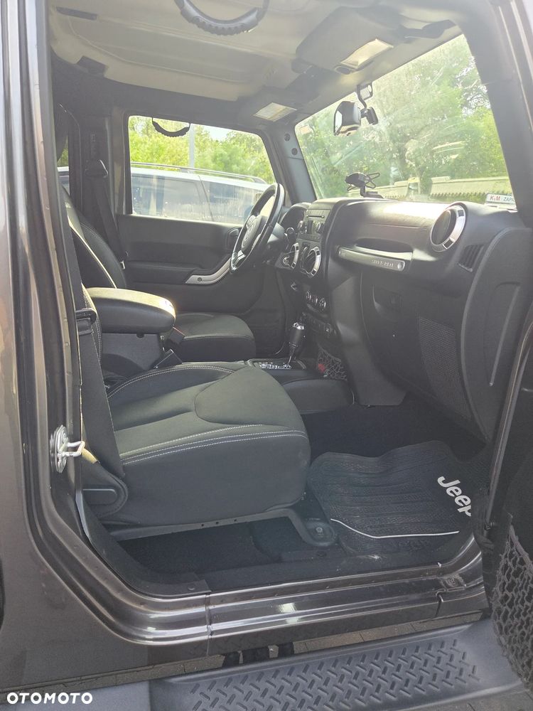 Jeep Wrangler 3.6 Unlim Sahara - 17