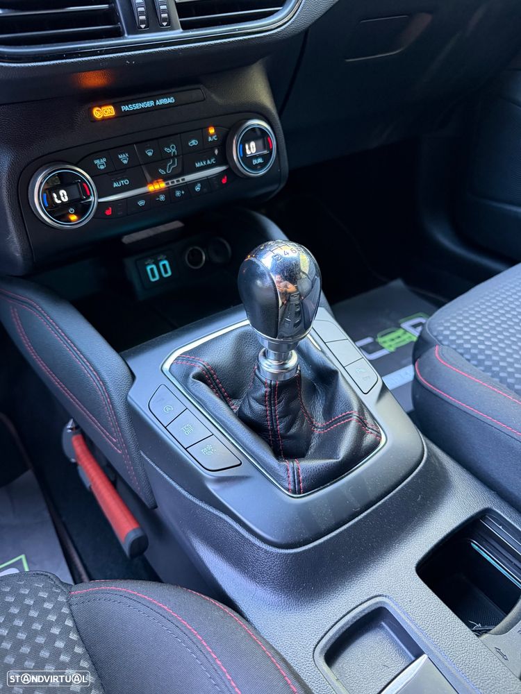 Ford Focus SW 1.0 EcoBoost Hybrid ST-LINE X — fotografia 16