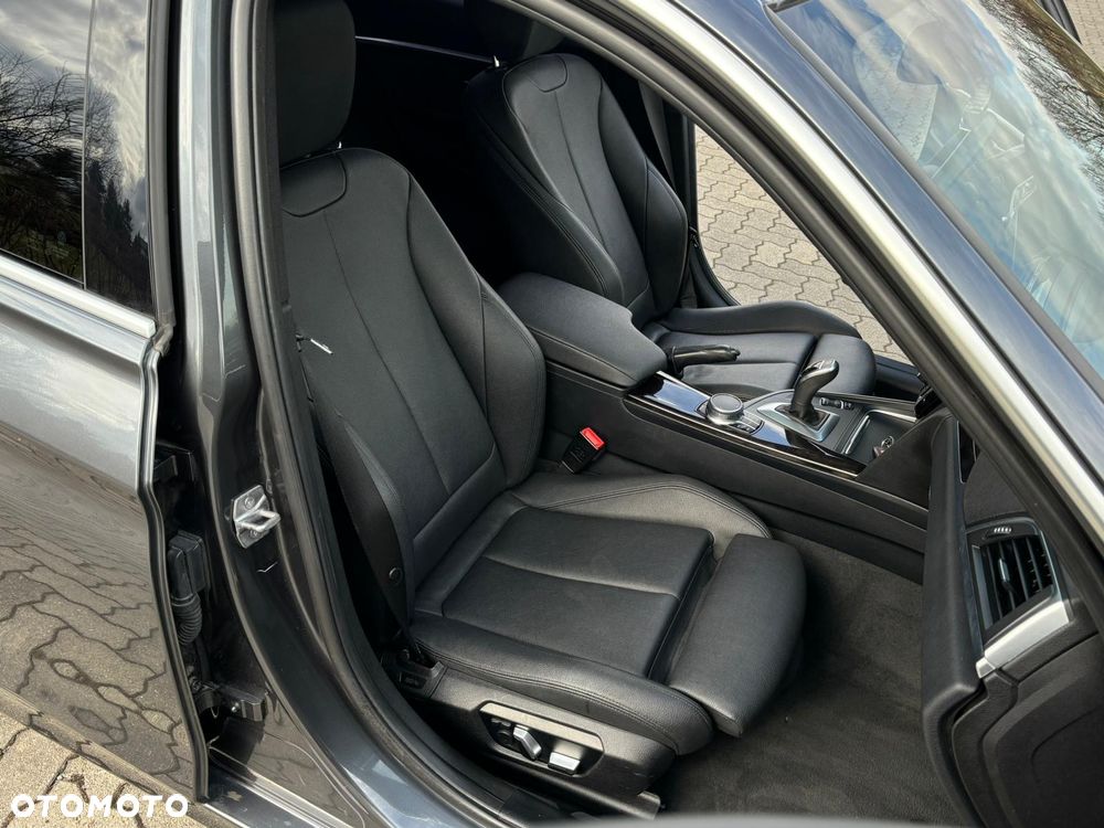 BMW Seria 3 330i GPF xDrive Sport Line Sport - 31