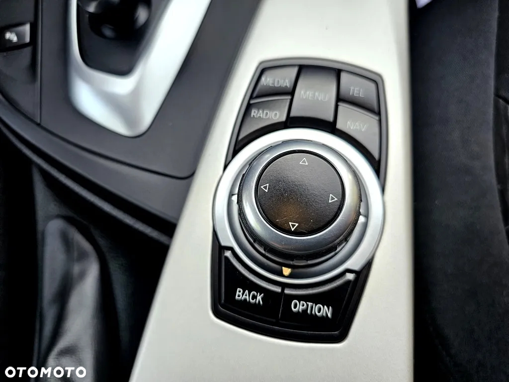 BMW Seria 3 318d Touring Sport Line - 33