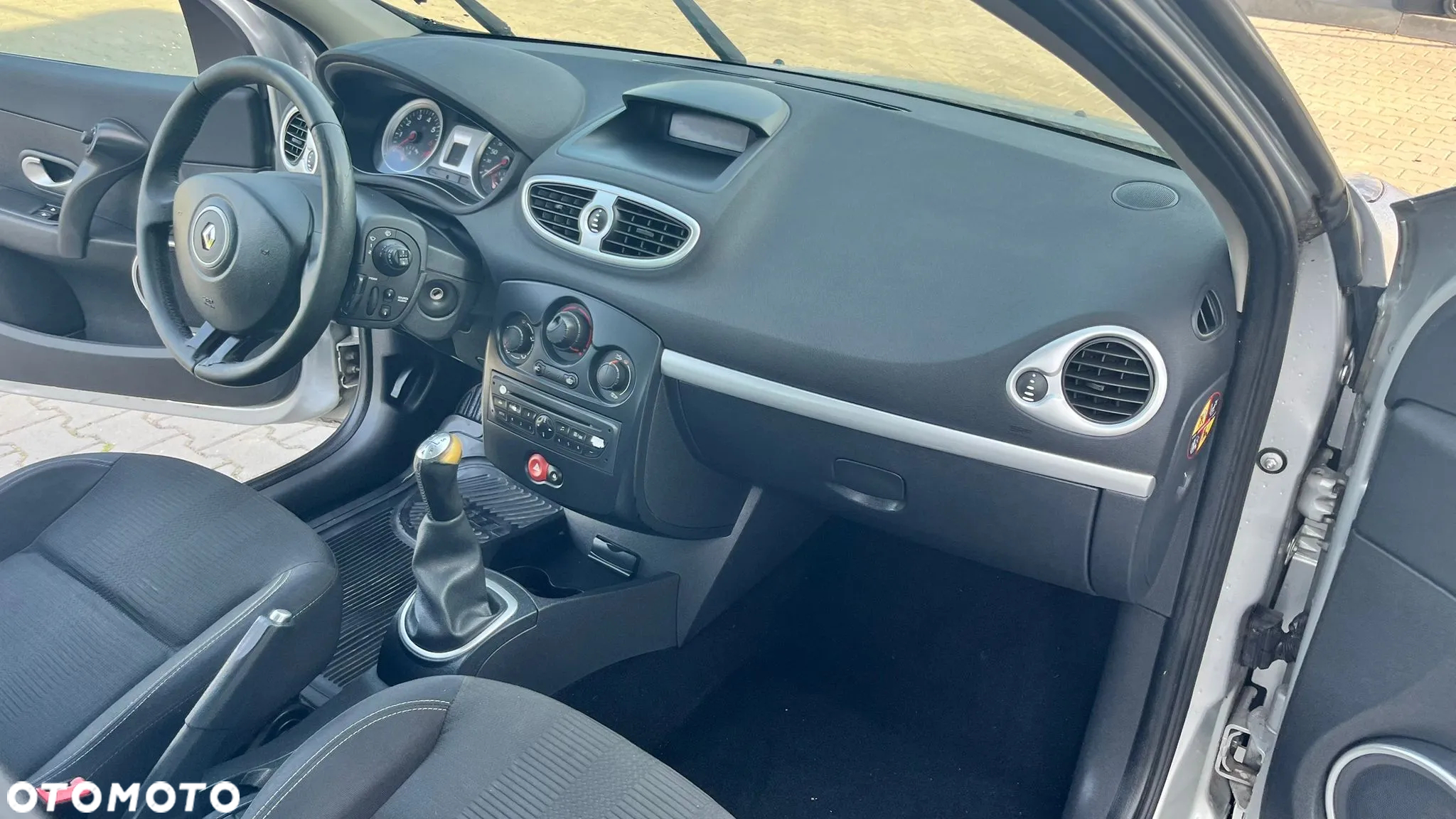 Renault Clio 1.2 16V TCE Alize Euro5 - 25