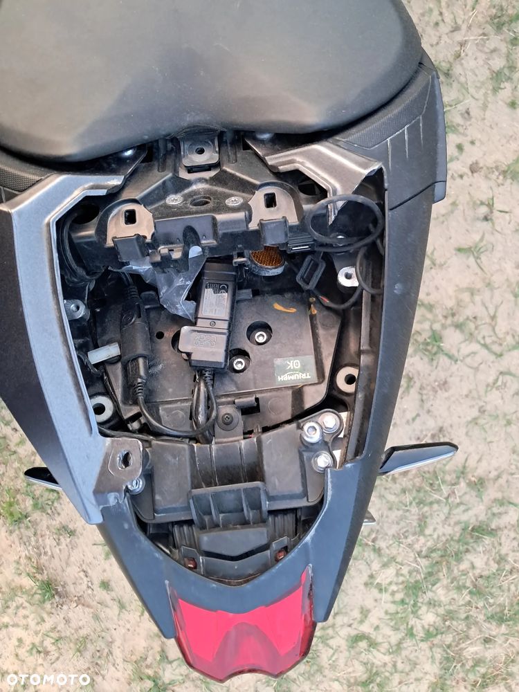 Triumph Street Triple - 15