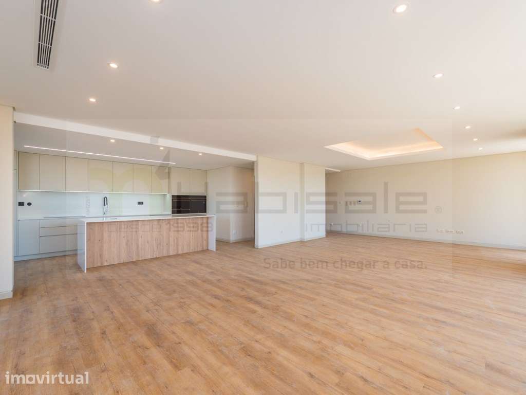 T4 com Terraço e Box em Condomínio de Luxo com Piscina, Ginásio e S... - Grande imagem: 3/49