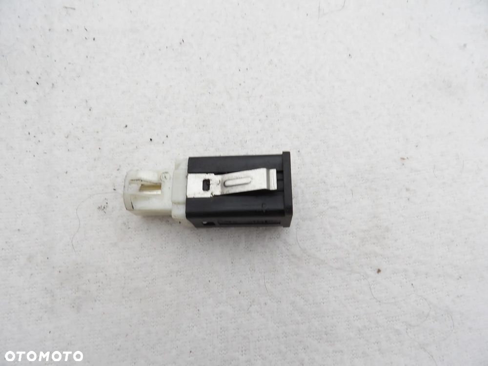 BMW - F10 ,E90 - GNIAZDO USB - 9237656 - 1