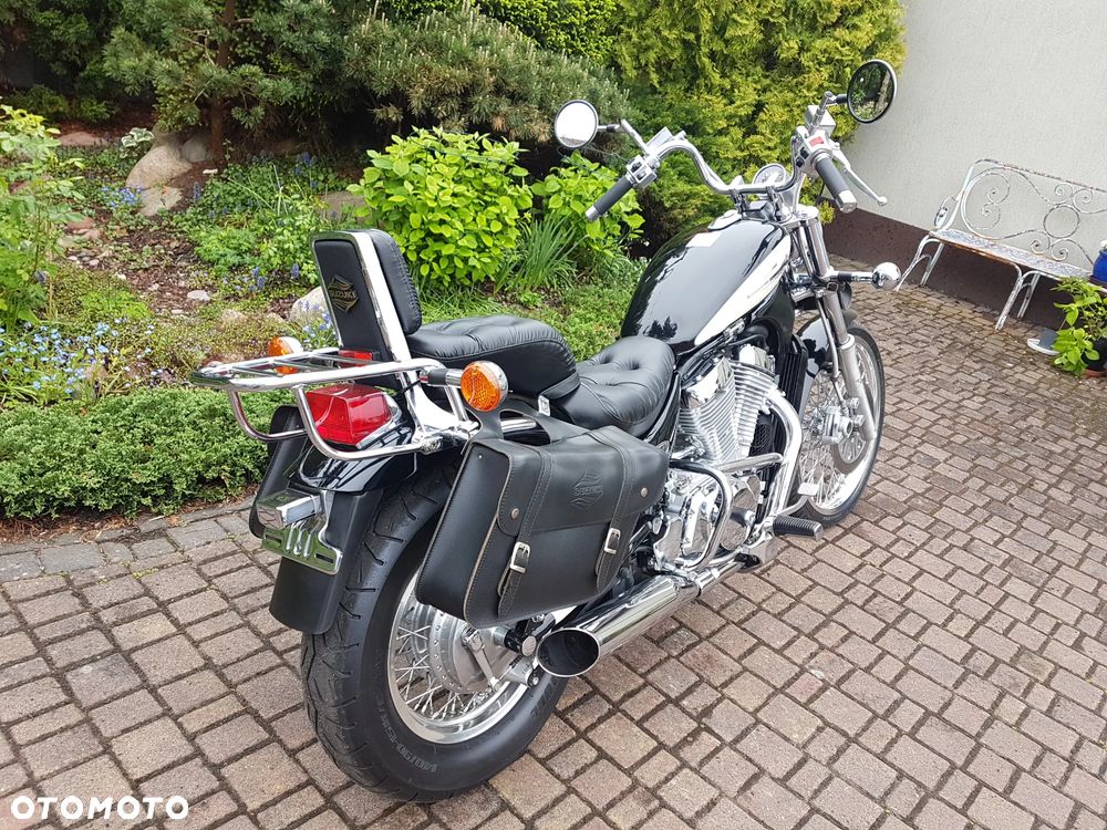 Suzuki Intruder - 10