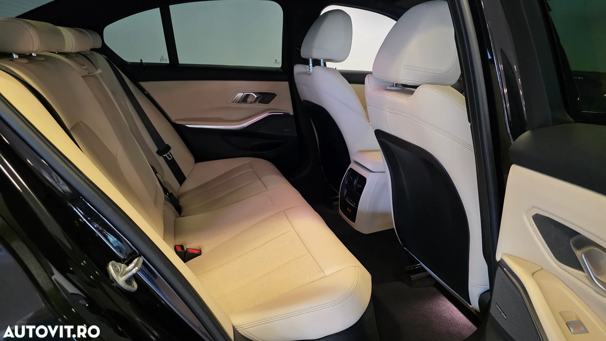 BMW Seria 3 318i AT - 11