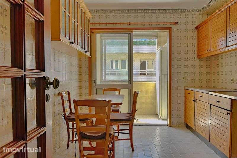 Apartamento T3 com 2 WC e garagem fechada junto às Portas da Maia - Grande imagem: 3/12