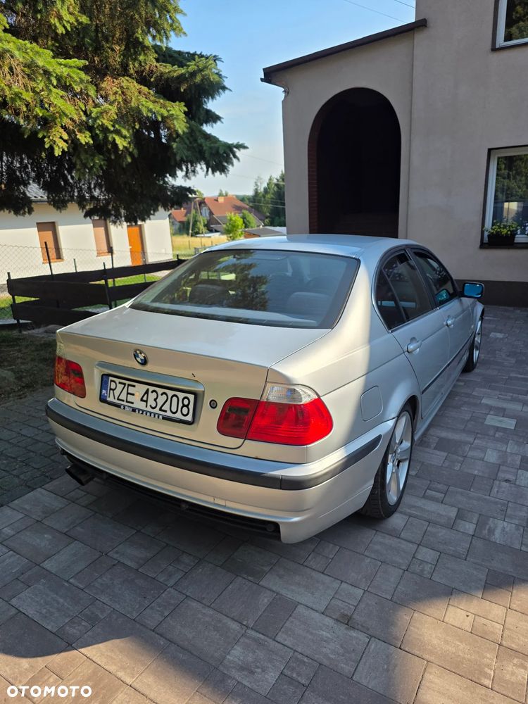 BMW Seria 3 325i Edition Sport - 12