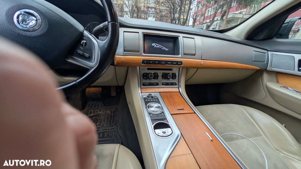 Jaguar XF 2.2D Premium Luxury - 4