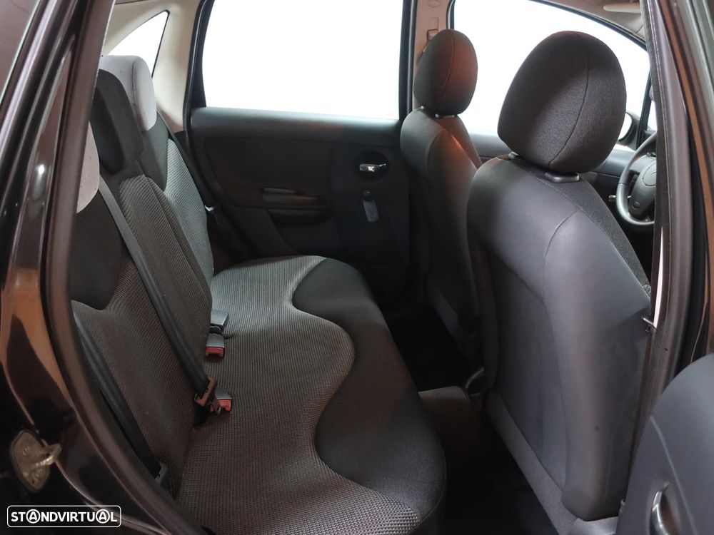 Citroën C3 1.4 HDi SX + - 22