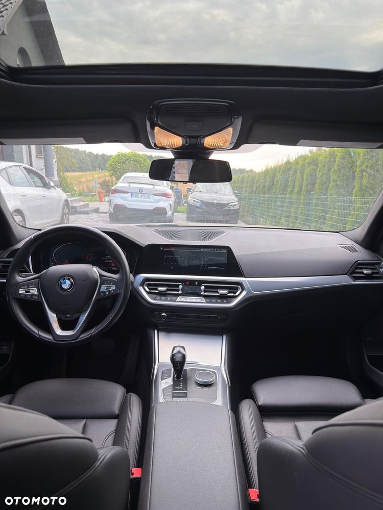 BMW Seria 3 330i xDrive Sport Line - 38
