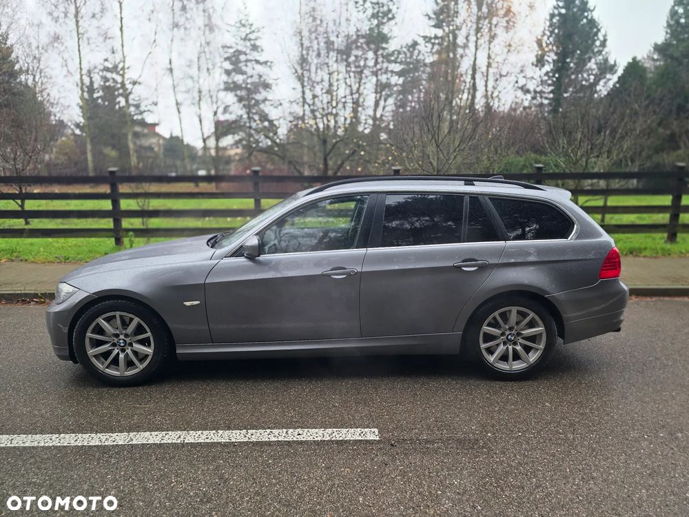 BMW Seria 3 330i xDrive Edition Sport - 17