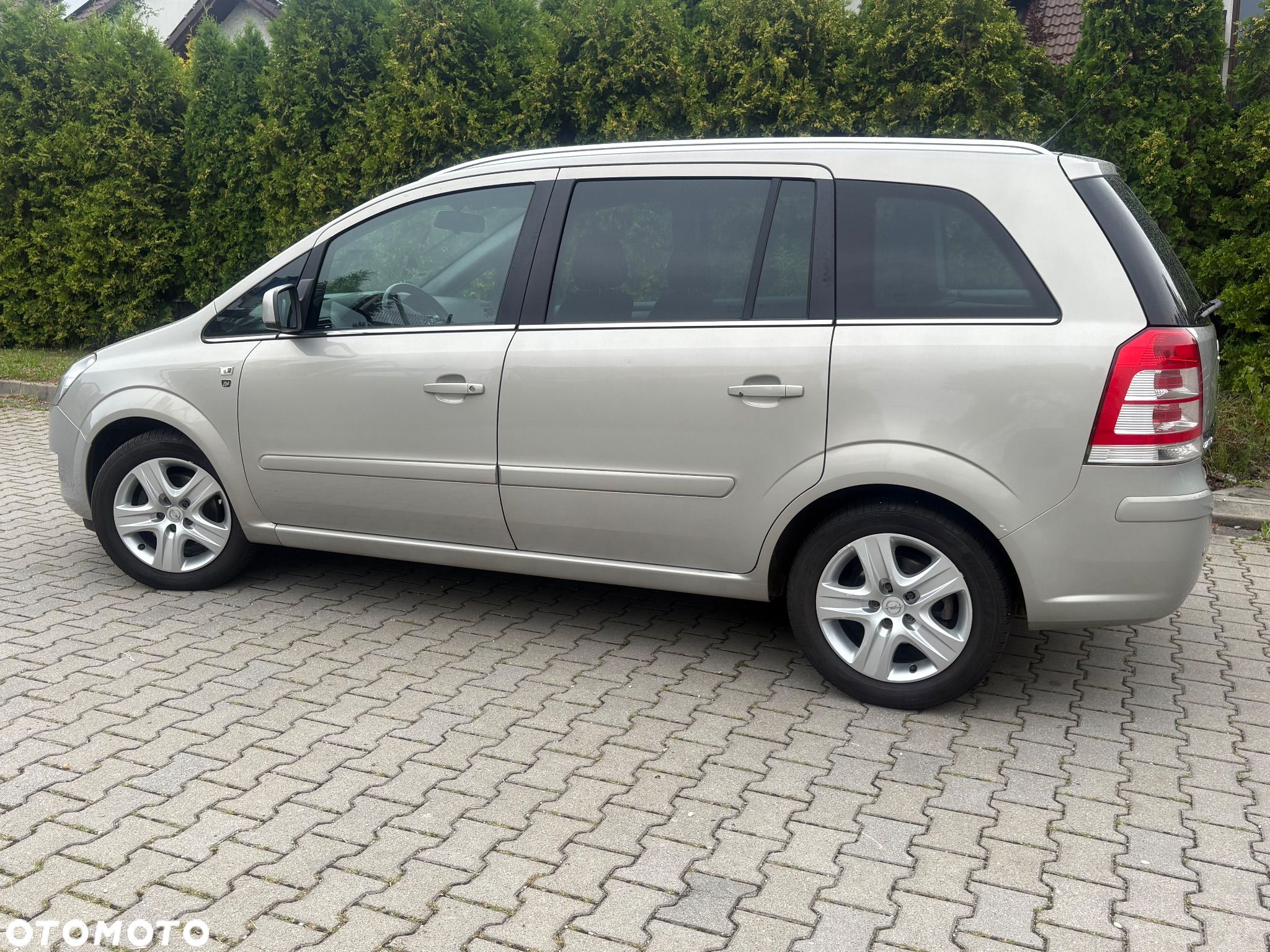 Opel Zafira 1.6 Enjoy - 1