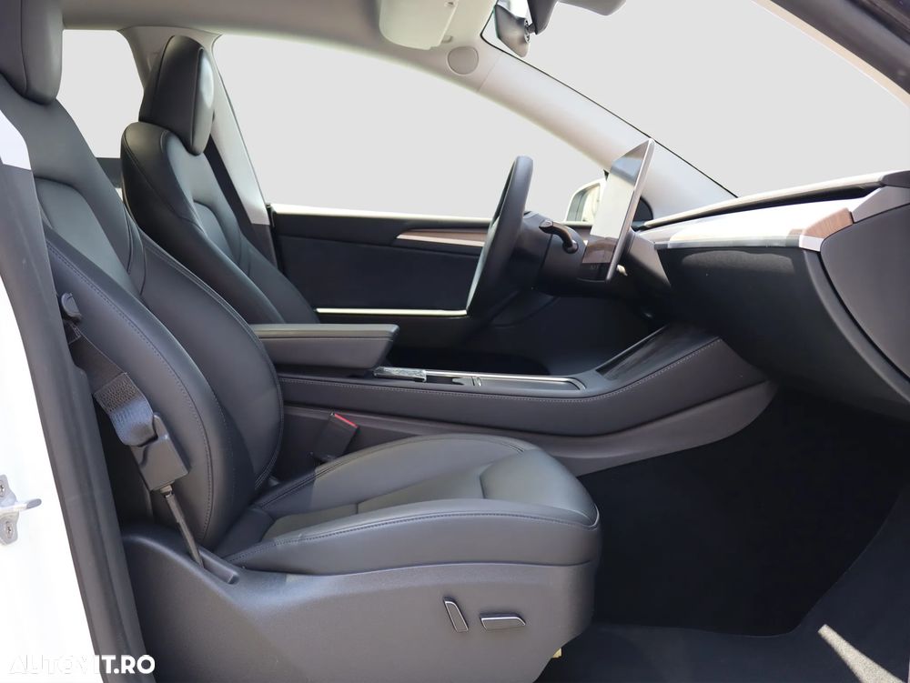 Tesla Model Y Long Range Dual Motor AWD - 13