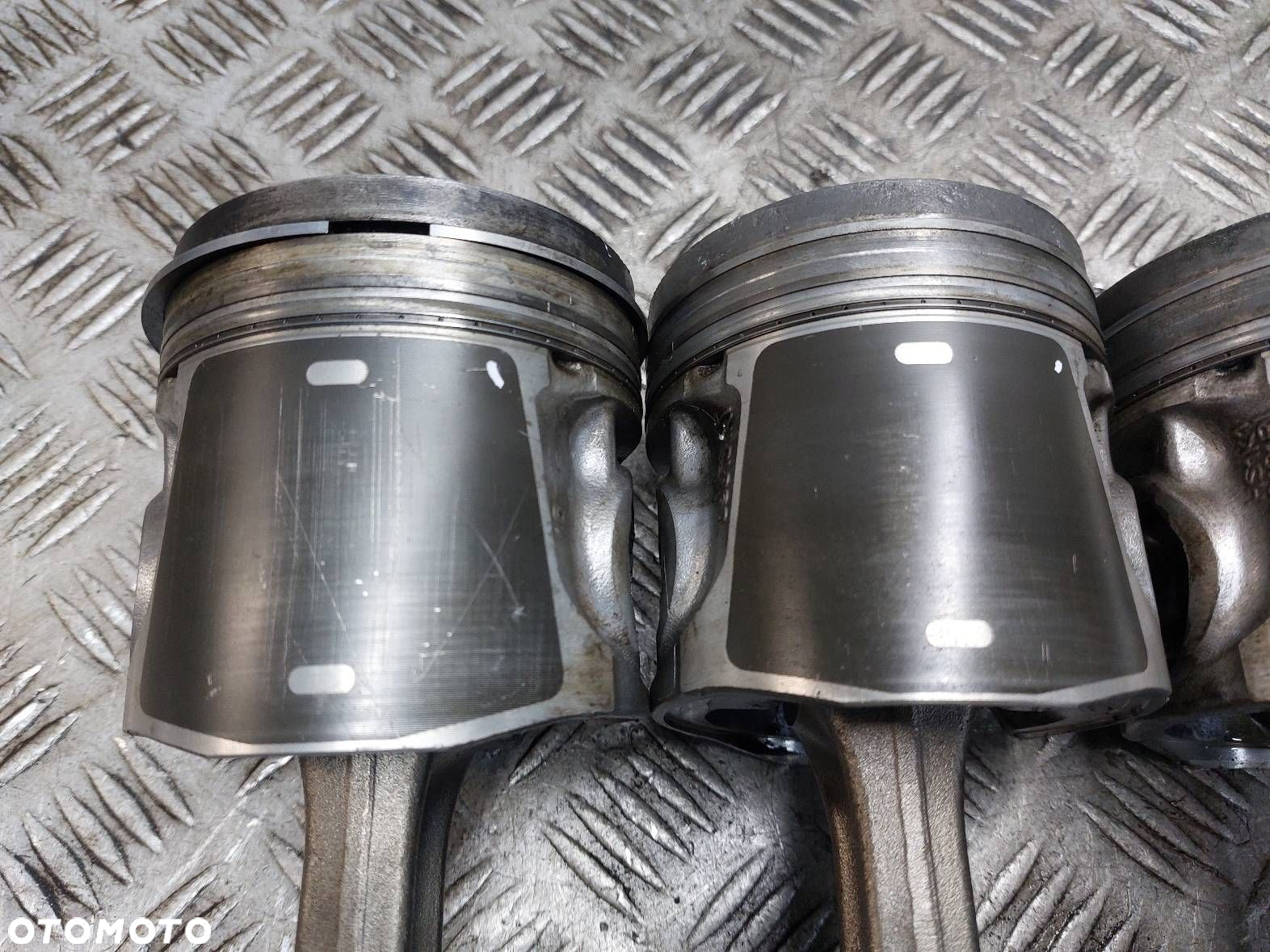TŁOK + KORBOWÓD KOMPLET IVECO DAILY IV 2019- 3.0 D EURO 6 F1CFL411 - 2