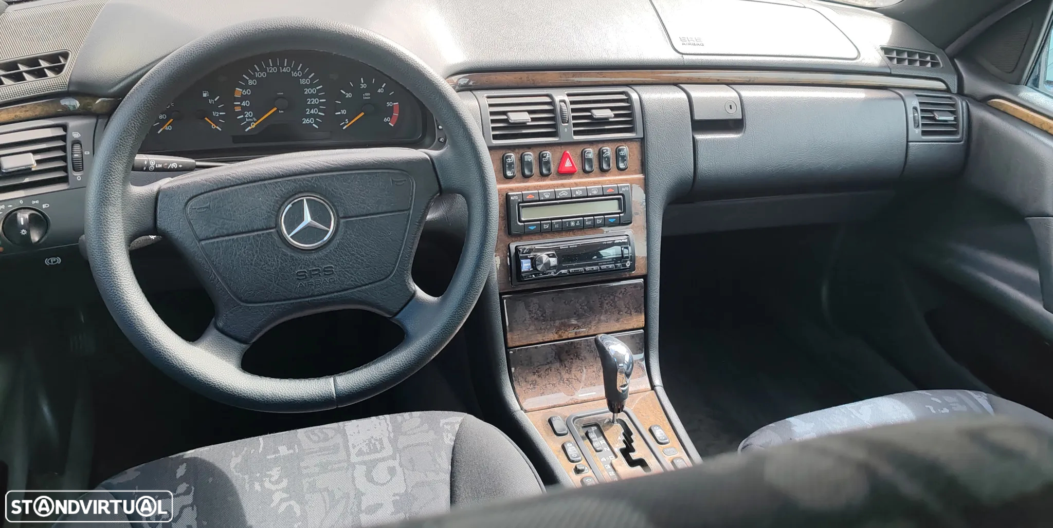 Mercedes-Benz E 300 TD Classic - 2