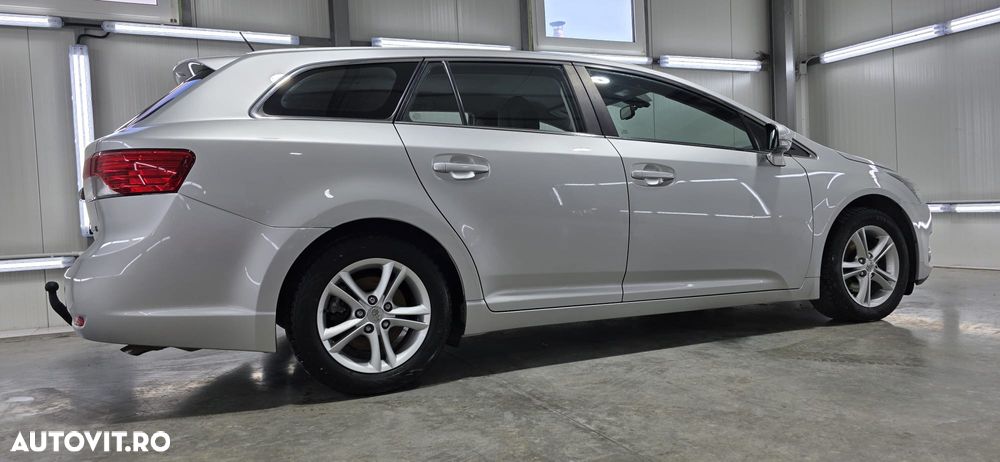 Toyota Avensis 2.0 D-4D - 19