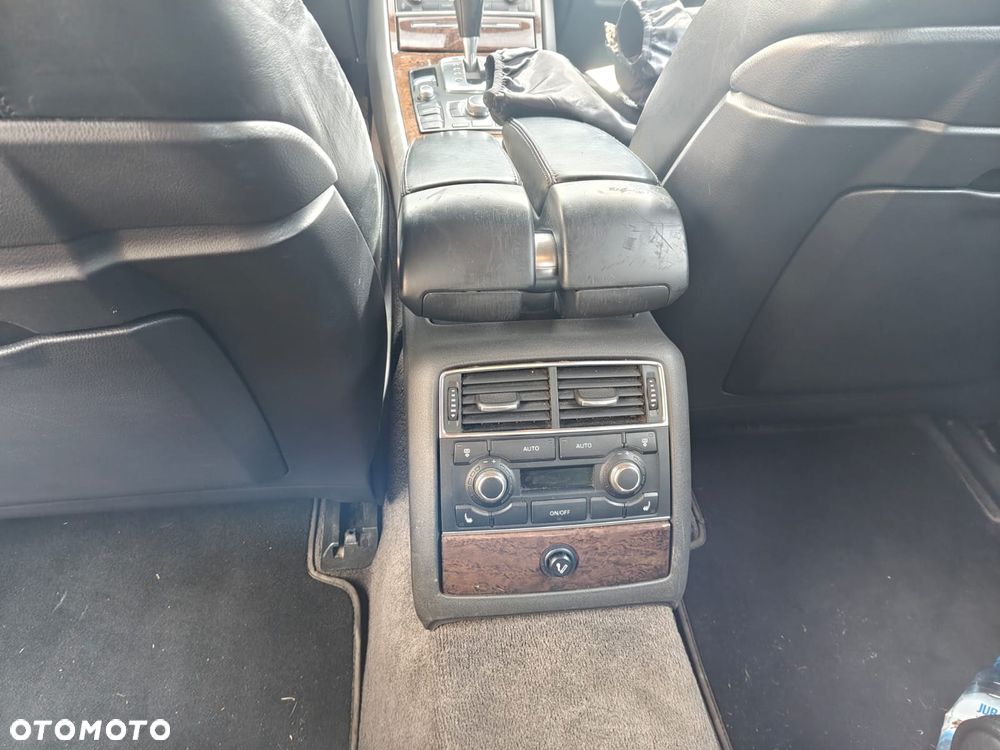 Audi A8 4.2 Quattro - 10