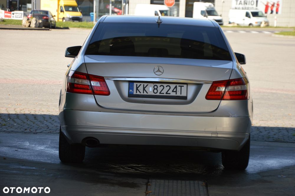Mercedes-Benz Klasa E 200 CGI BlueEff Elegance - 12