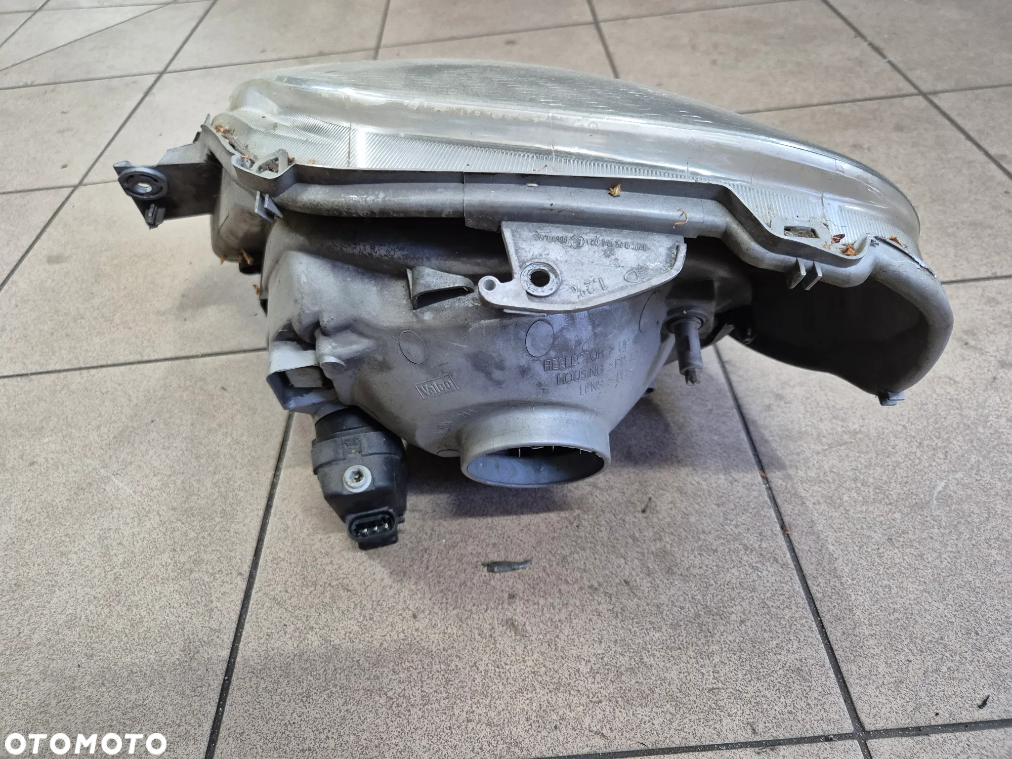 LAMPA PRAWA EU TRAFIC PRIMASTAR VIVARO  01-06r. - 3